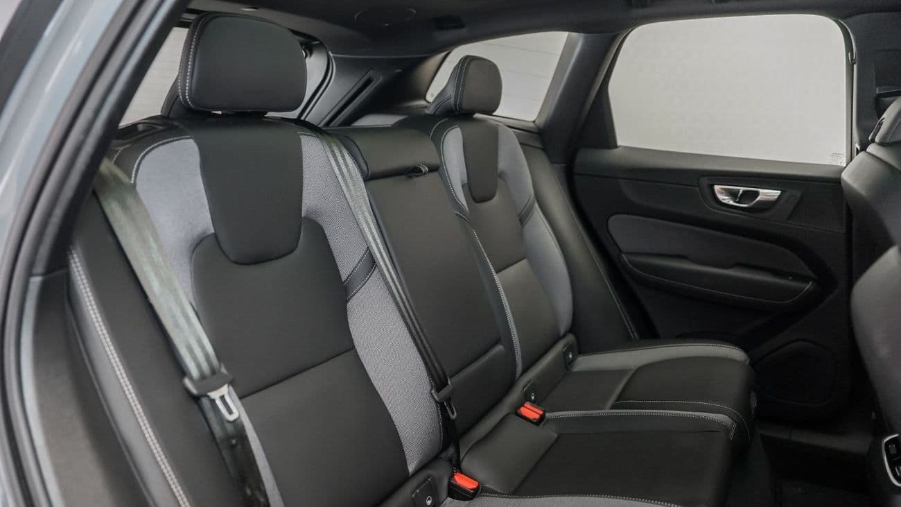 2024 Volvo XC60 B5 Ultimate Dark thumbnail 7