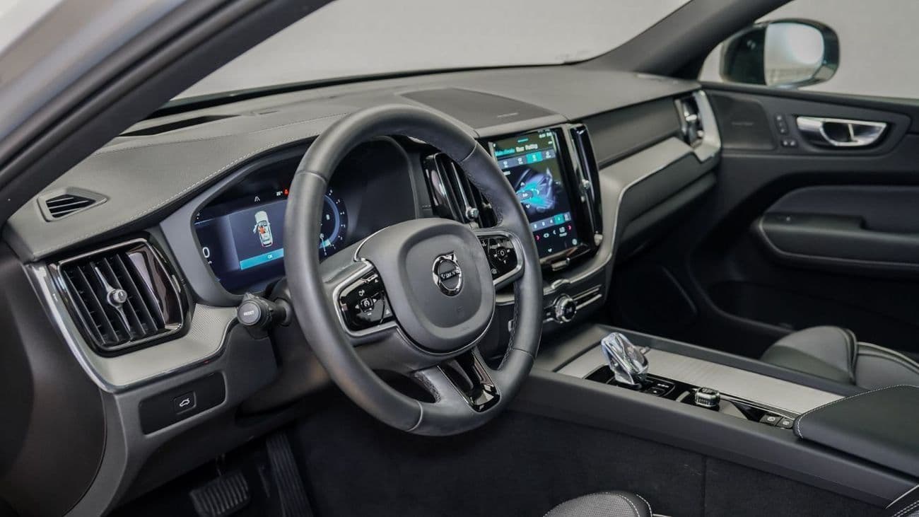 2024 Volvo XC60 5 Ultimate Dark thumbnail 4