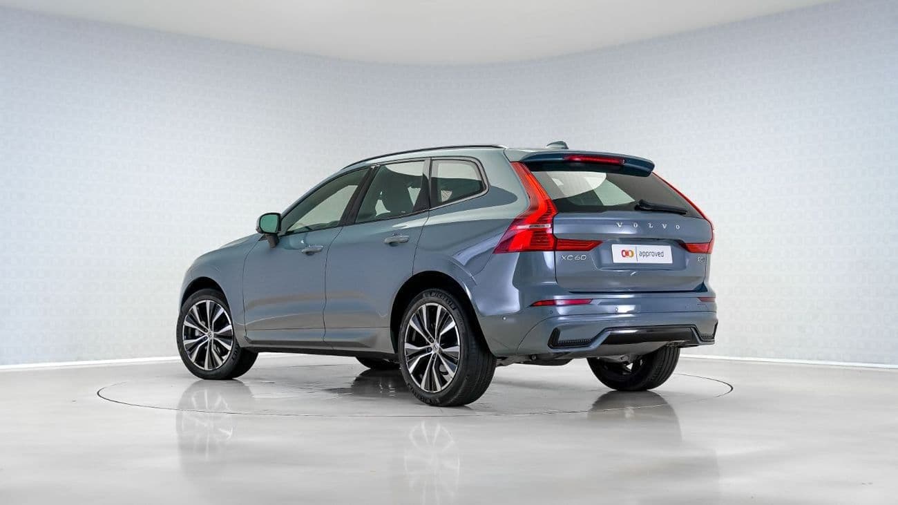 2024 Volvo XC60 B5 Ultimate Dark thumbnail 2