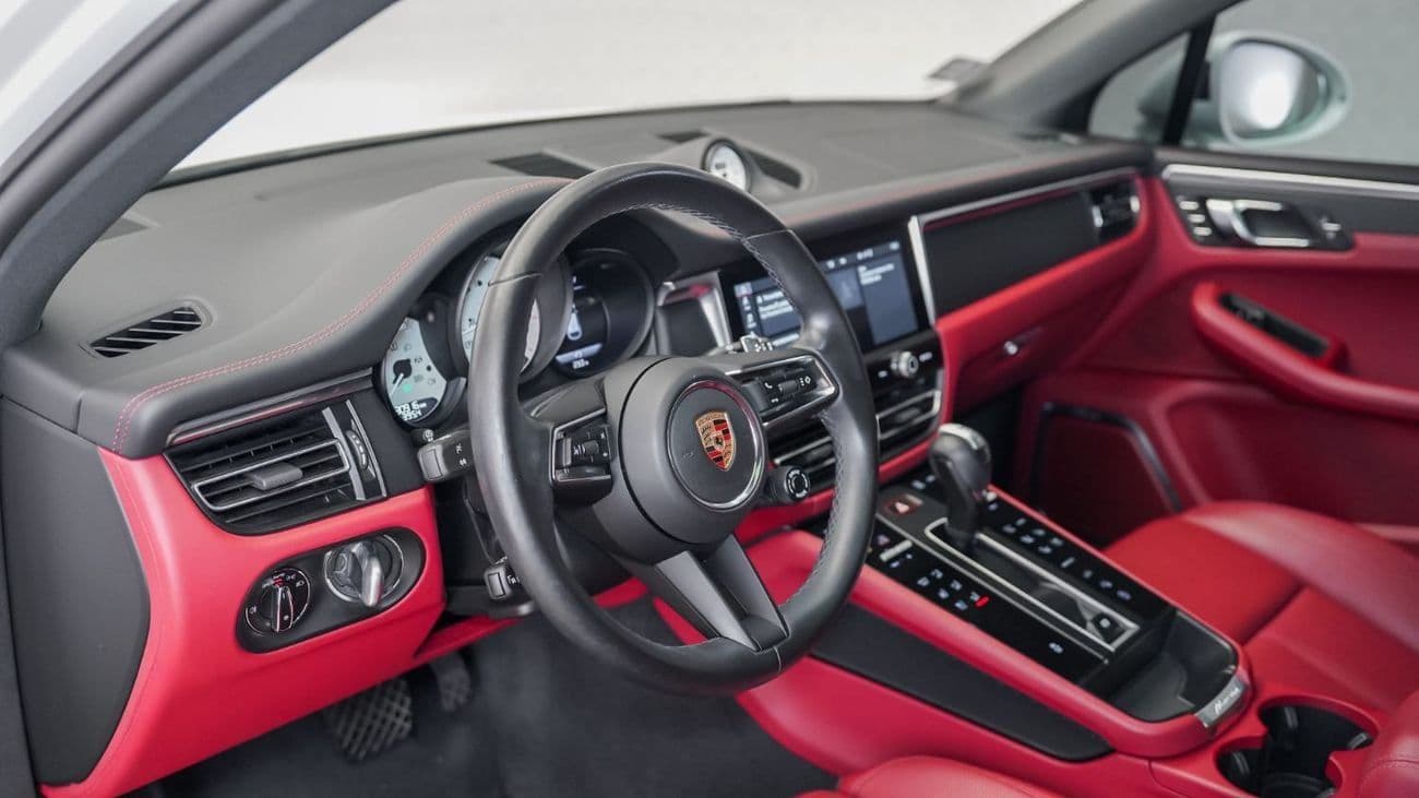 2023 Porsche Macan STANDARD thumbnail 4