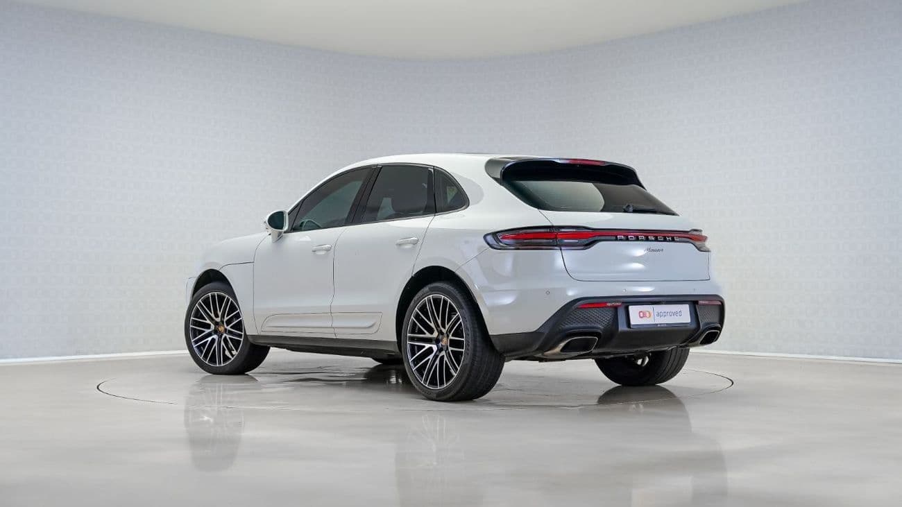 2023 Porsche Macan STANDARD thumbnail 2