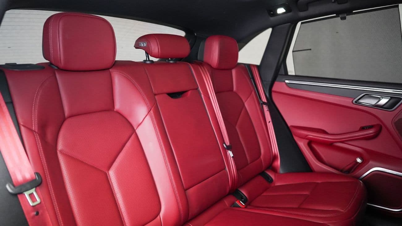2023 Porsche Macan STANDARD thumbnail 7