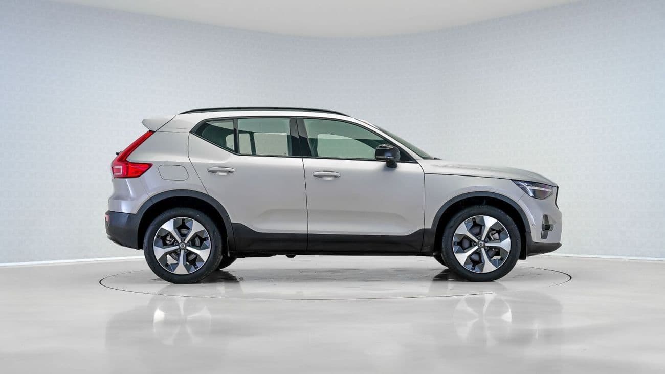 2024 Volvo XC40 B4 Ultimate Dark thumbnail 3