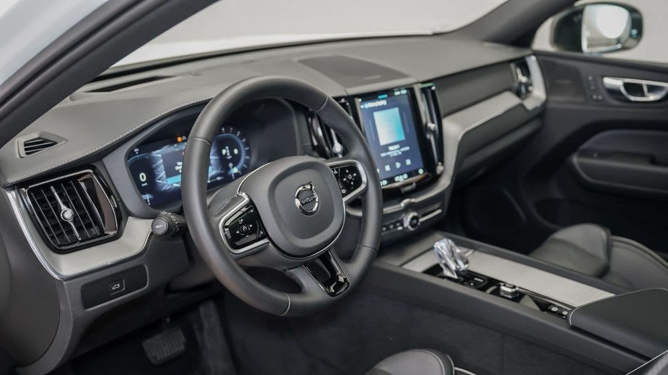 2024 Volvo XC60 B5 Ultimate Dark thumbnail 4