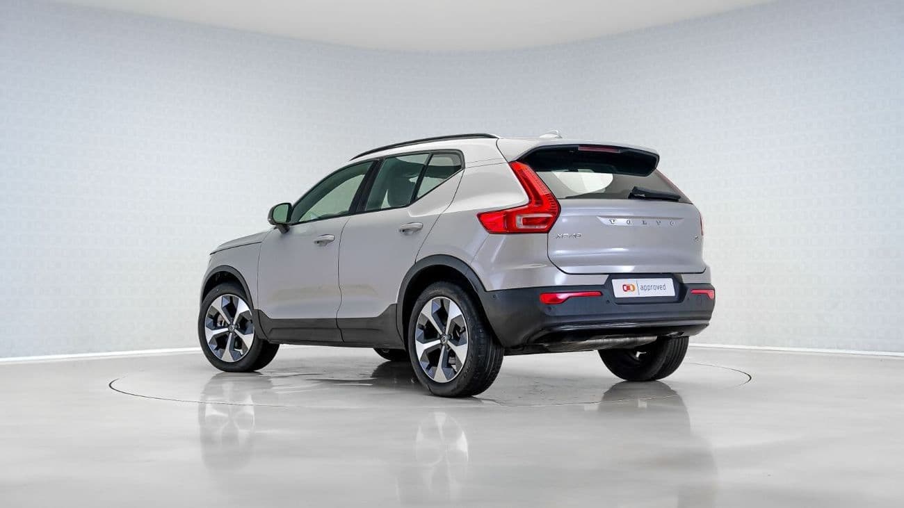 2024 Volvo XC40 B4 Ultimate Dark thumbnail 2