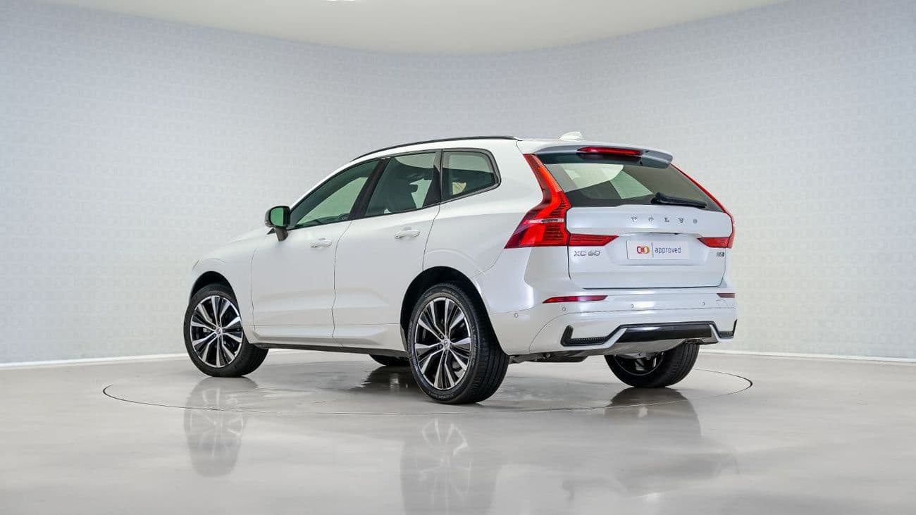 2024 Volvo XC60 B5 Ultimate Dark thumbnail 2