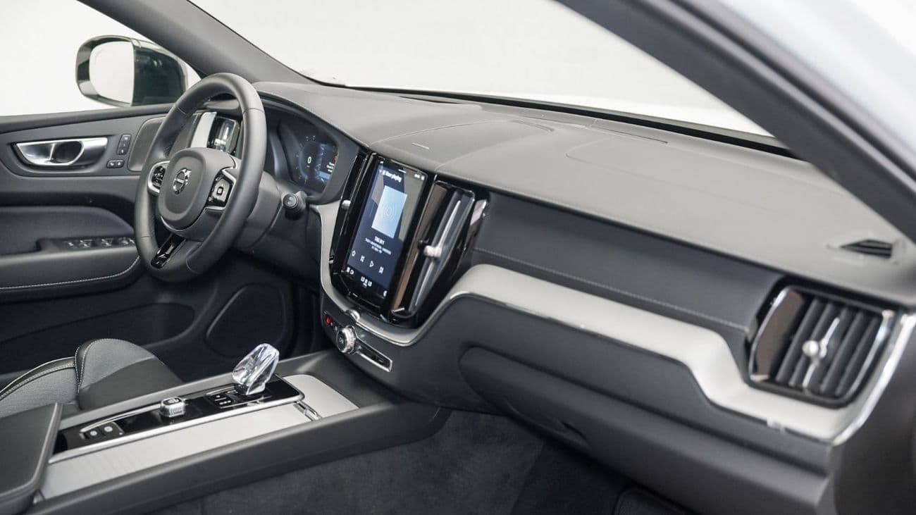 2024 Volvo XC60 B5 Ultimate Dark thumbnail 7