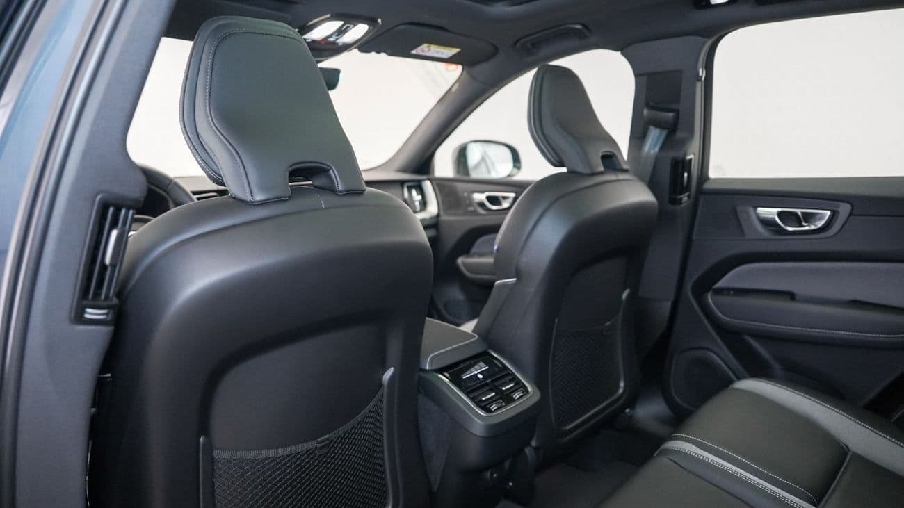2024 Volvo XC60 thumbnail 5