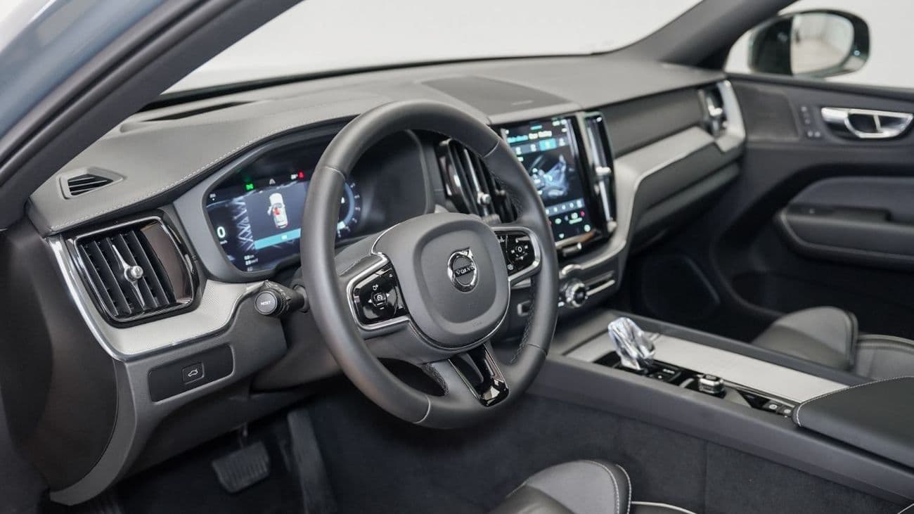 2024 Volvo XC60 B5 Ultimate Dark thumbnail 4