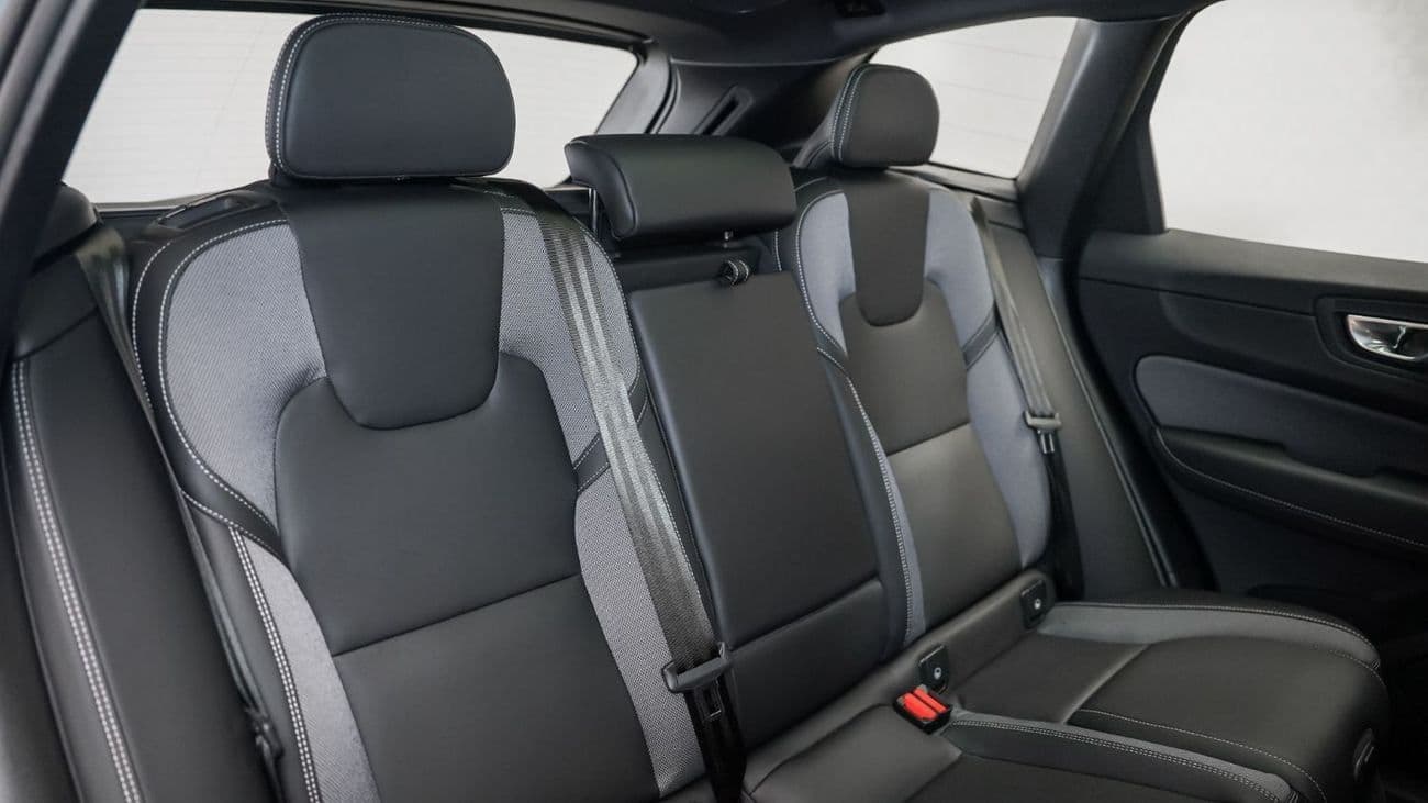 2024 Volvo XC60 B5 Ultimate Dark thumbnail 7