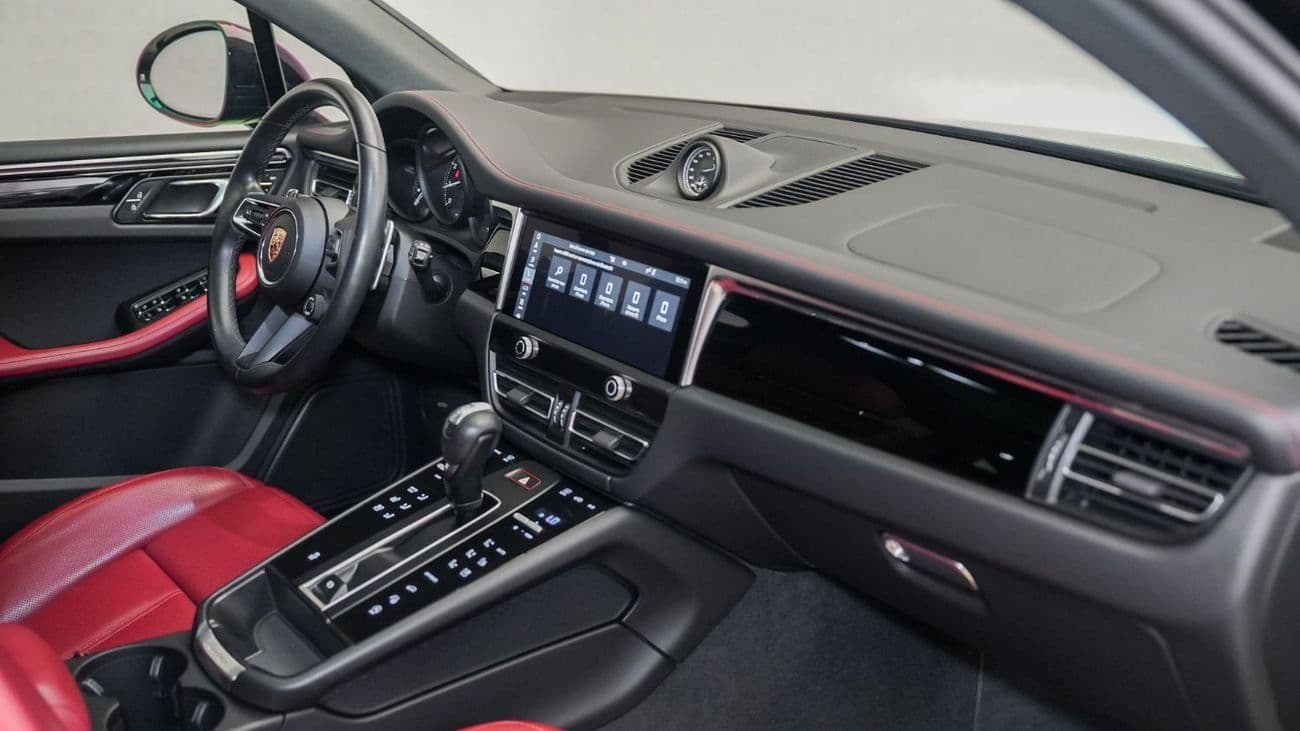 2023 Porsche Macan STANDARD thumbnail 7