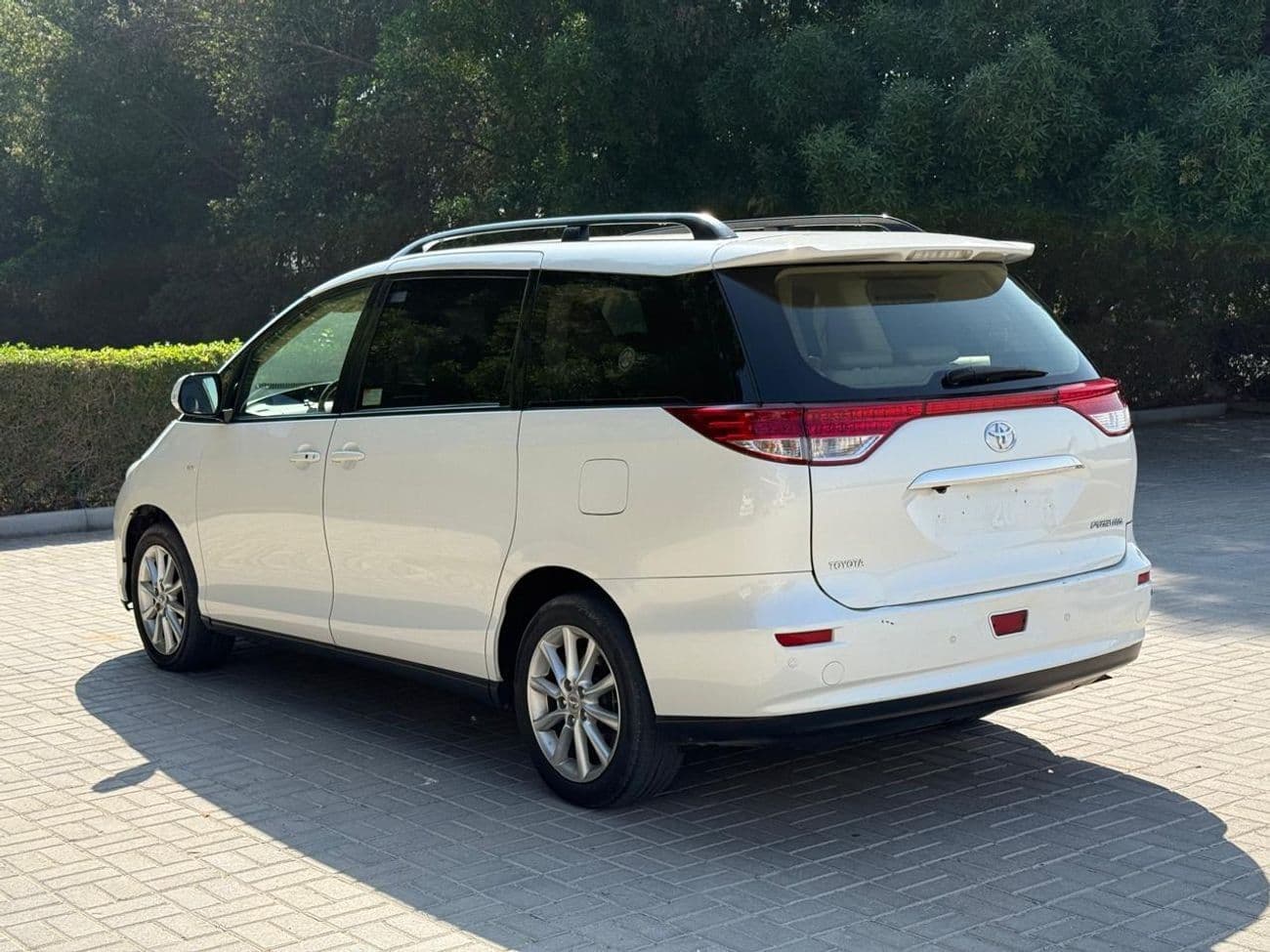 2020 Toyota Previa SE thumbnail 6