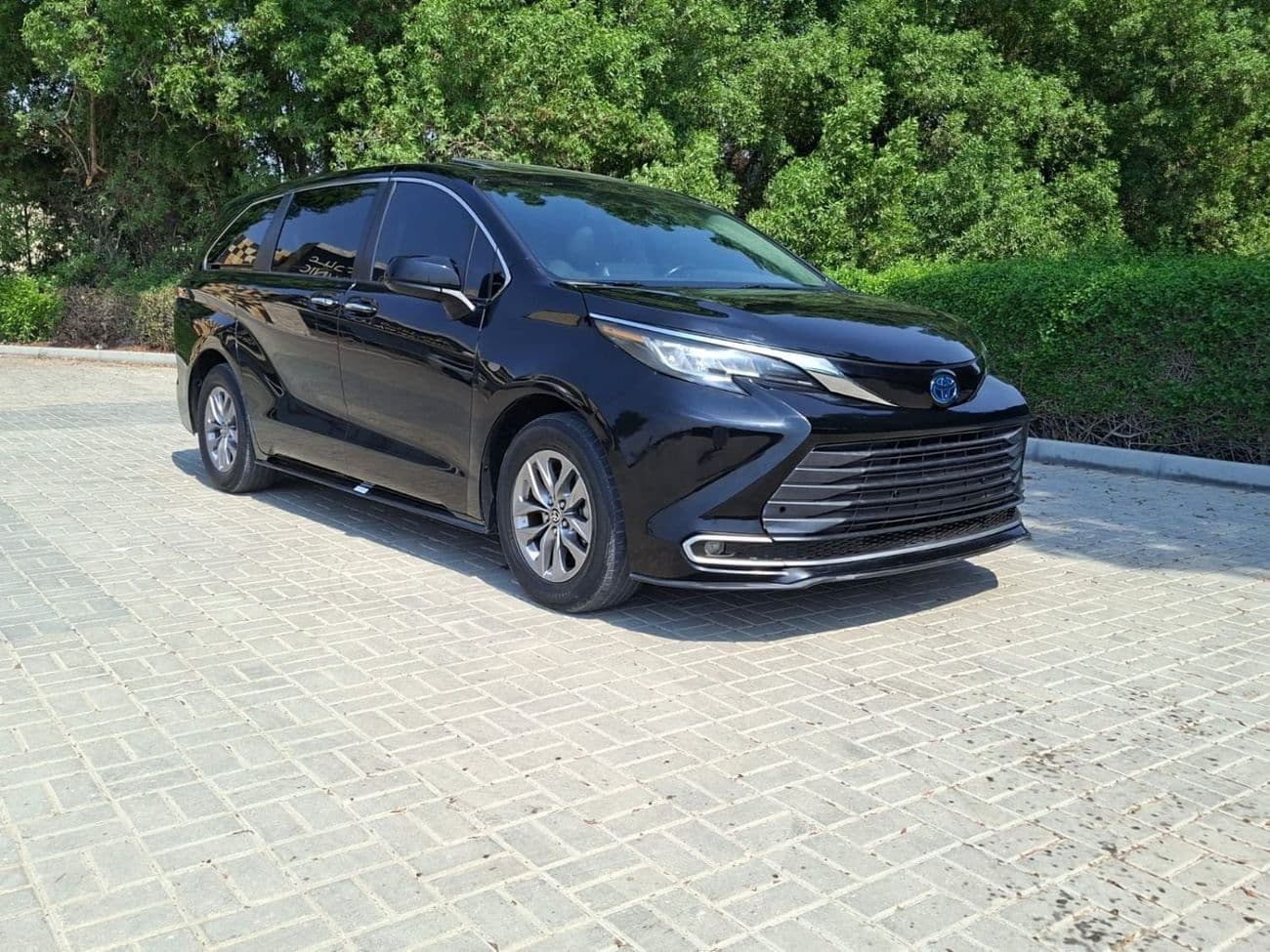 2022 Toyota Sienna XLE thumbnail 4