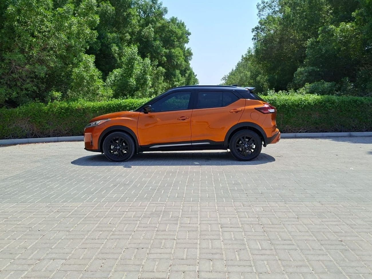2024 Nissan Kicks SL thumbnail 3