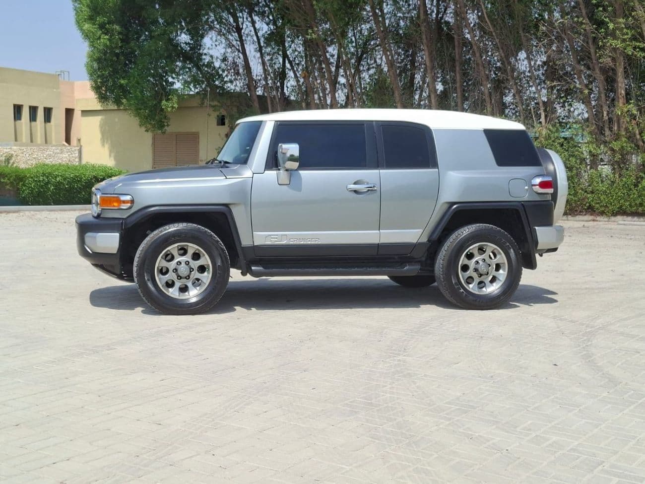 2011 Toyota FJ Cruiser TOP thumbnail 8