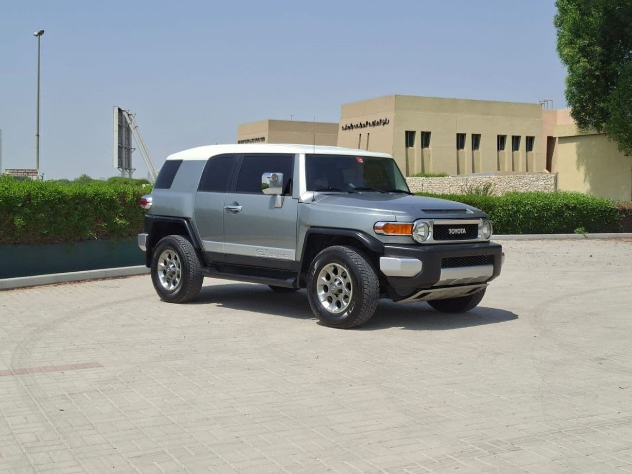 2011 Toyota FJ Cruiser TOP thumbnail 2