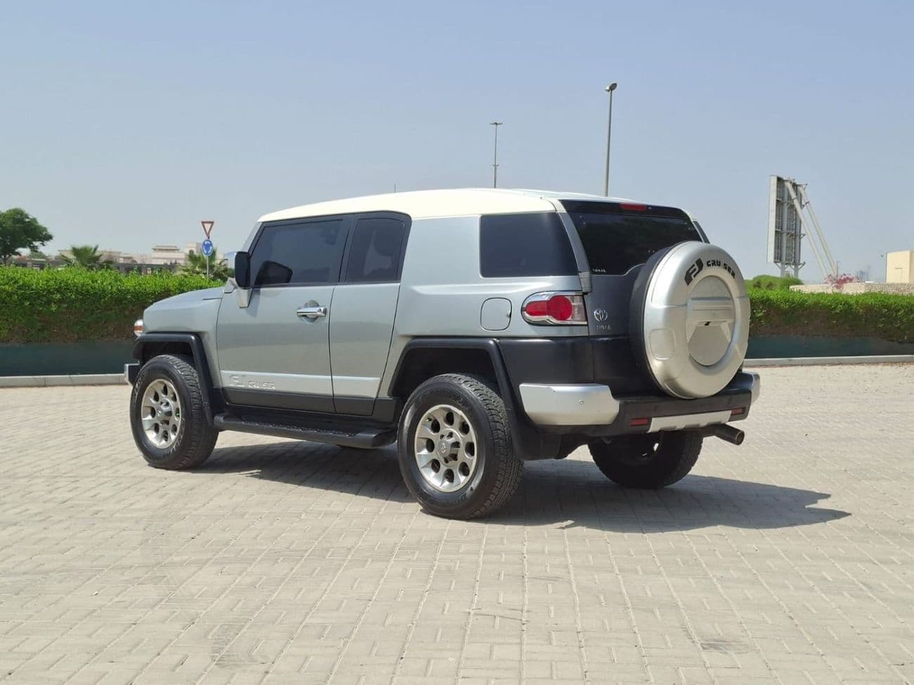 2011 Toyota FJ Cruiser TOP thumbnail 6