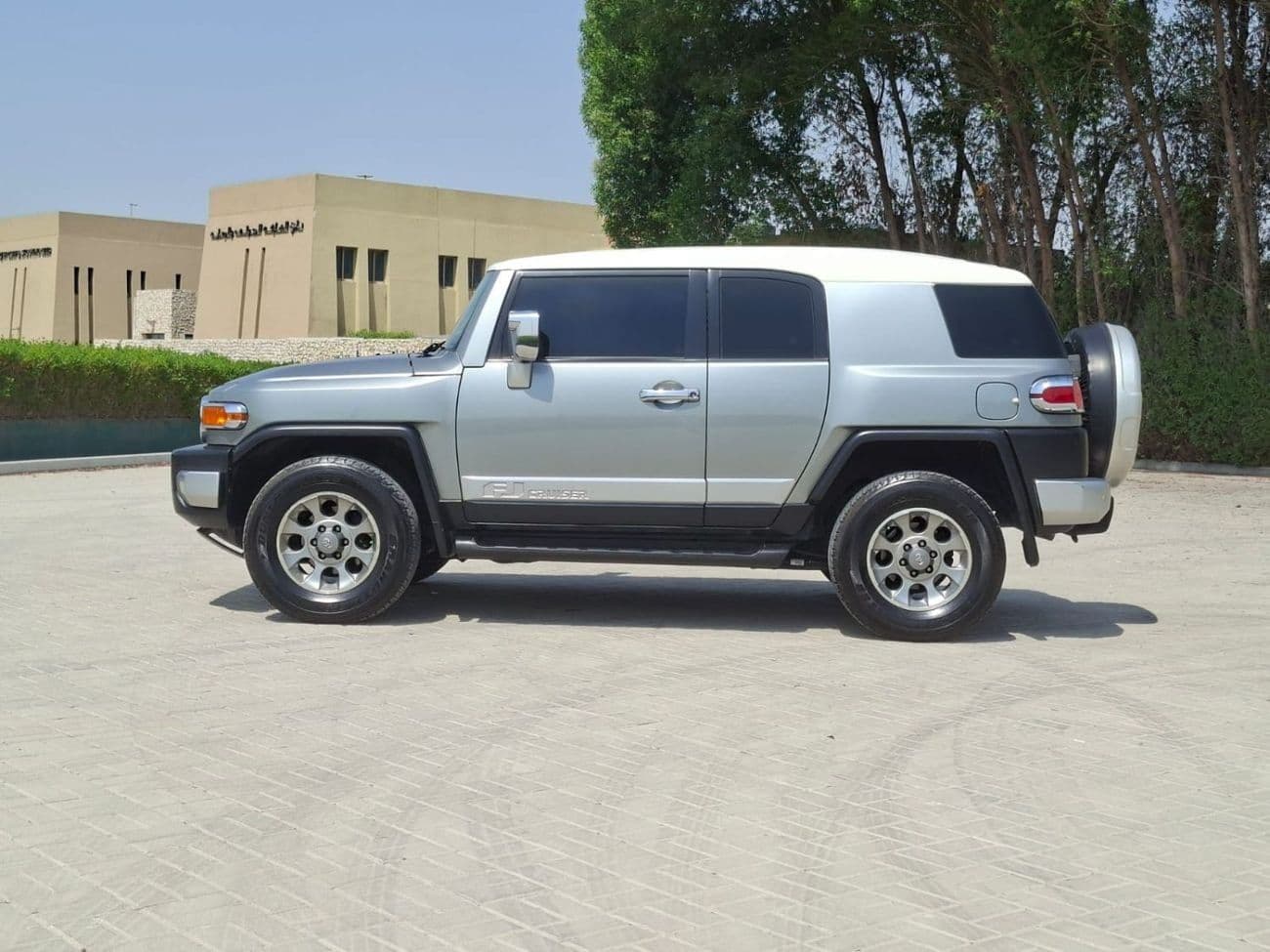 2011 Toyota FJ Cruiser TOP thumbnail 5