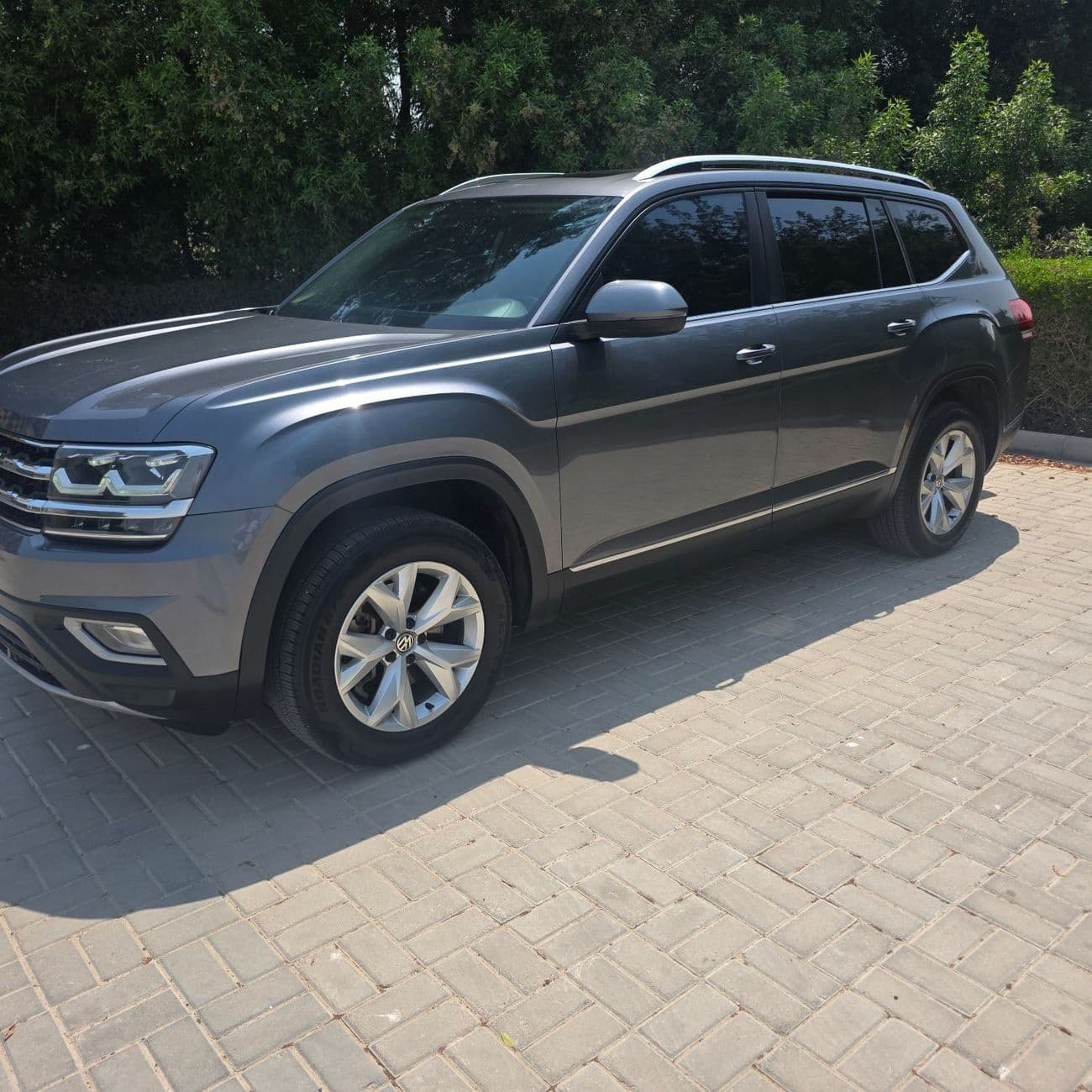 2019 Volkswagen Teramont R LINE thumbnail 2
