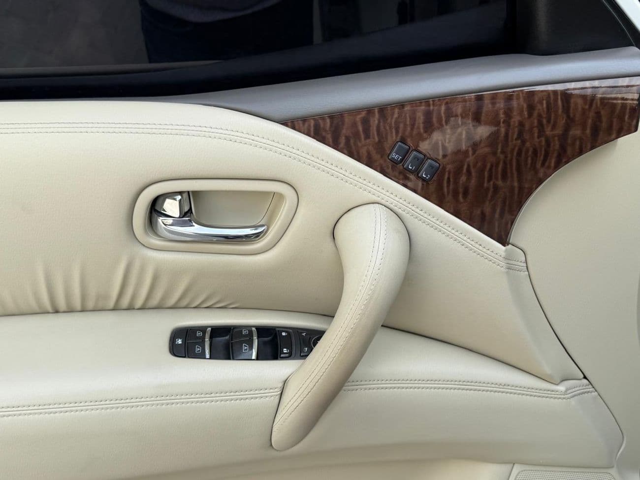 2016 Nissan Patrol LE PLATINUM thumbnail 3