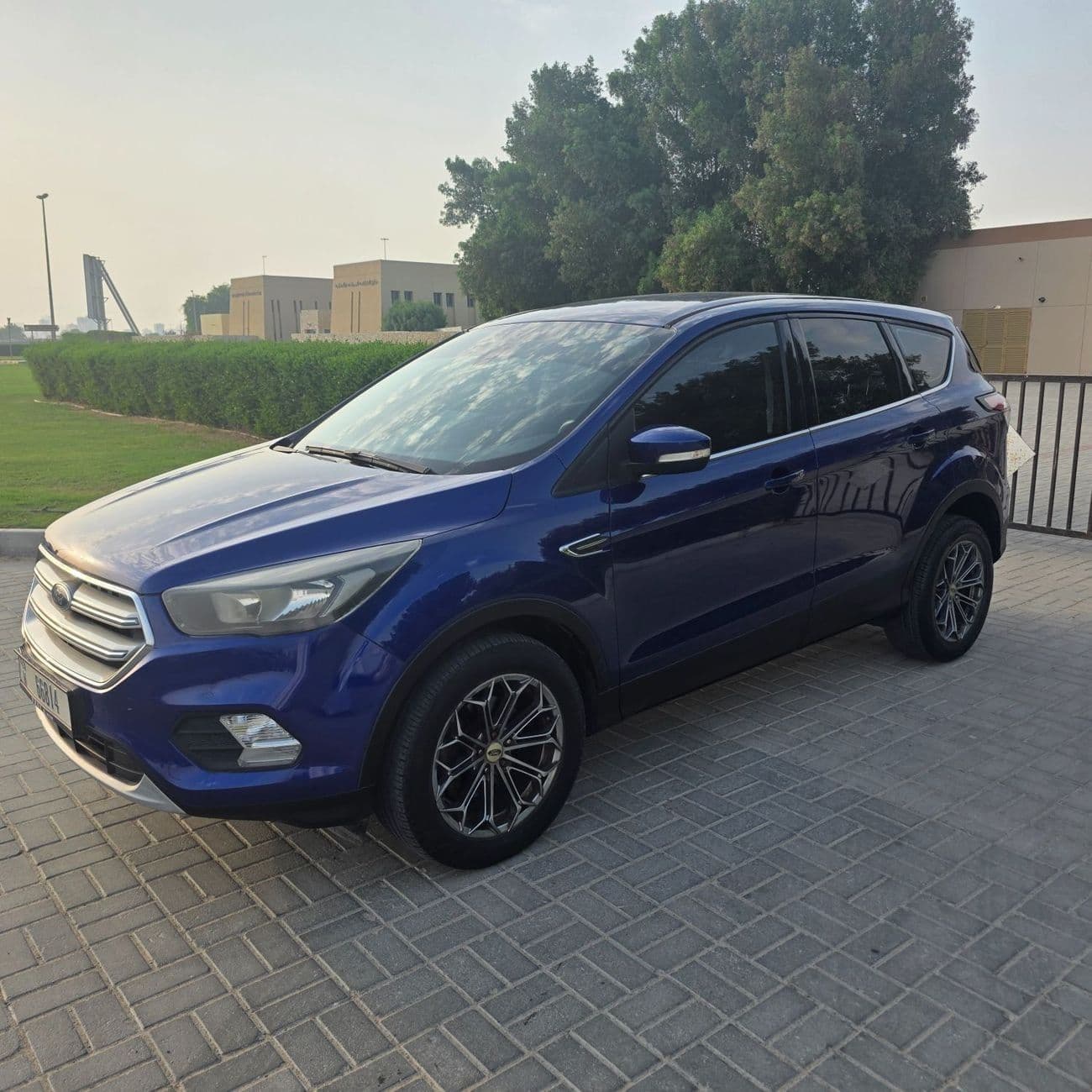 2018 Ford Escape SE thumbnail 2