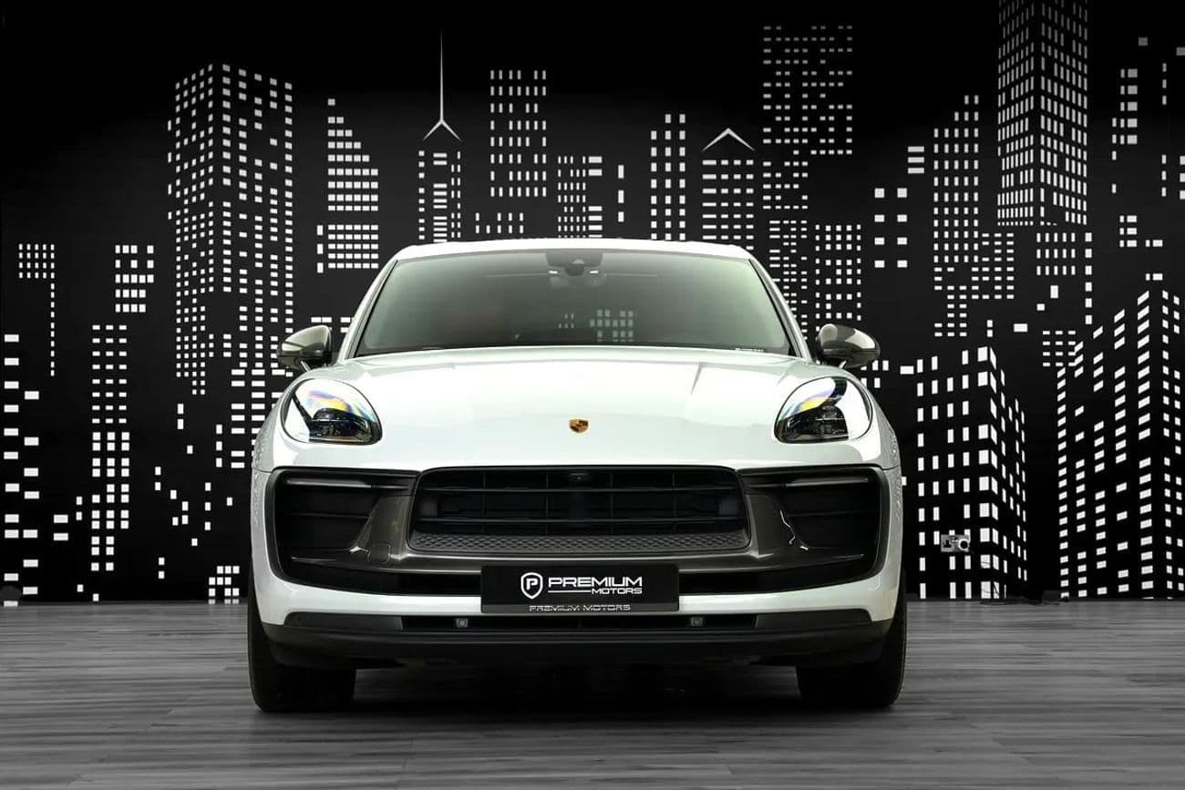 2023 Porsche Macan T thumbnail 6