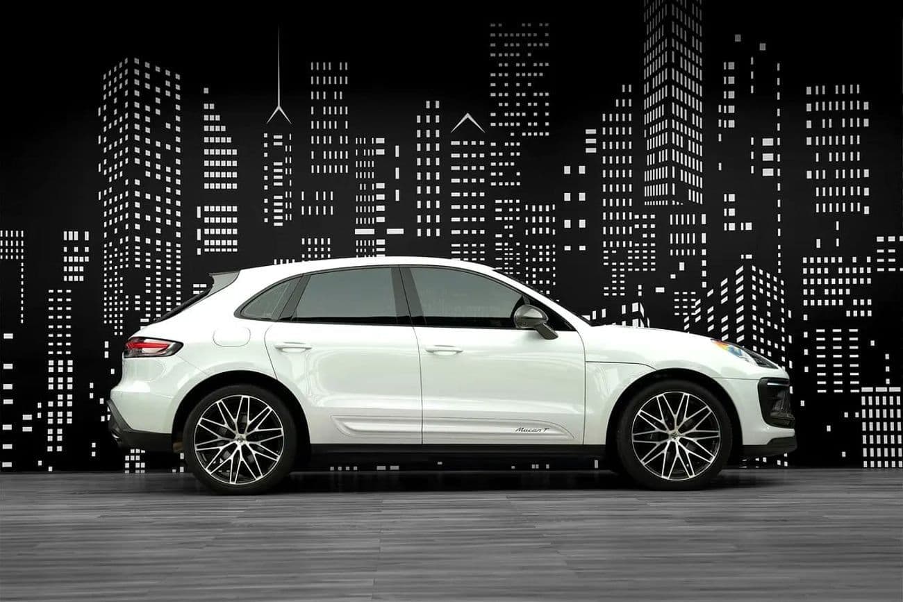 2023 Porsche Macan T thumbnail 7