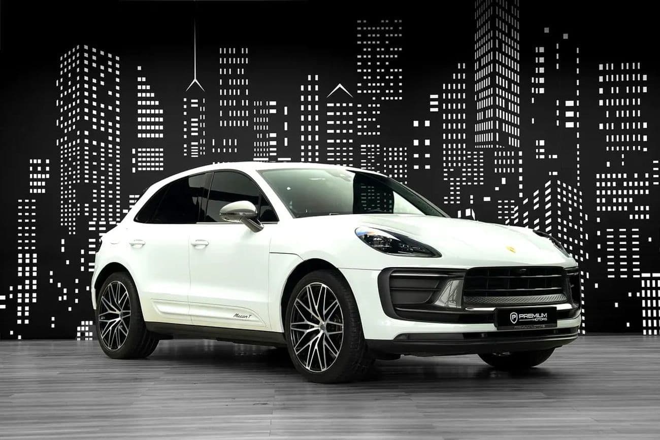 2023 Porsche Macan T thumbnail 4