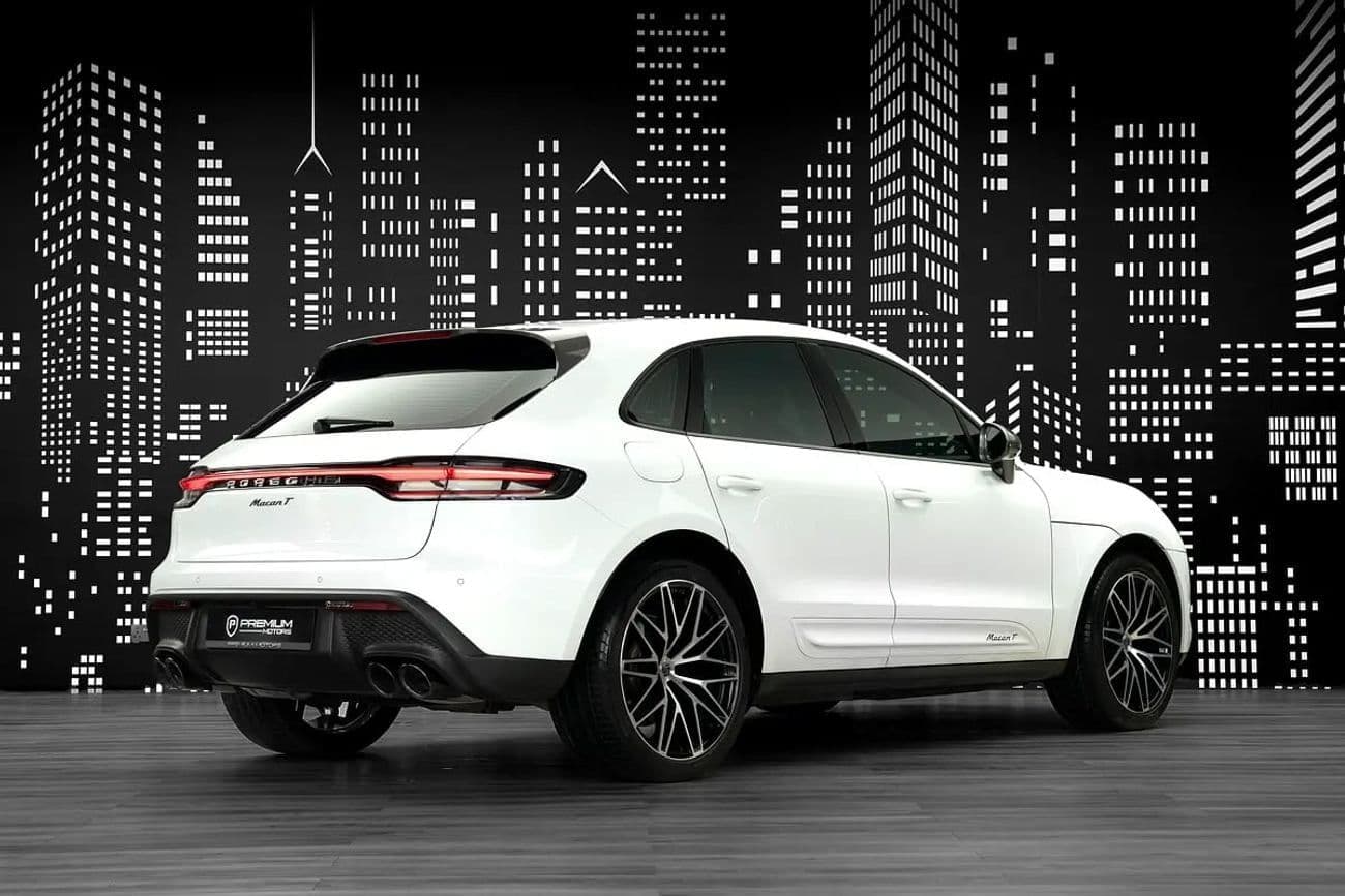2023 Porsche Macan T thumbnail 3