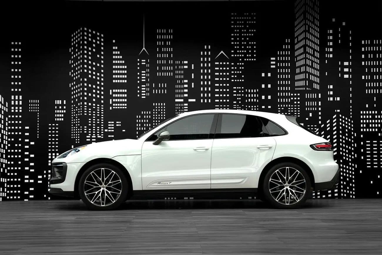 2023 Porsche Macan T thumbnail 8