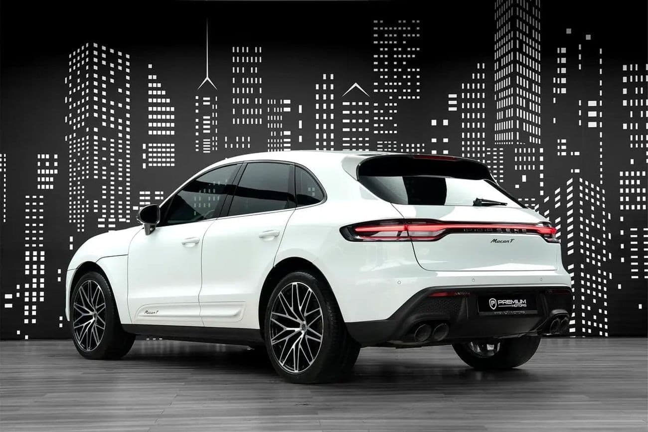 2023 Porsche Macan T thumbnail 5