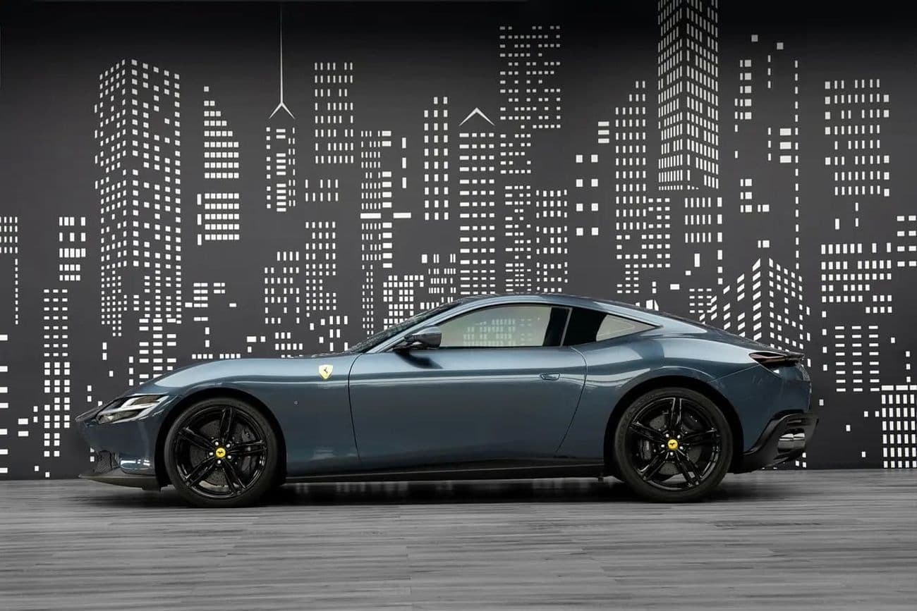 2023 Ferrari Roma STANDARD thumbnail 8
