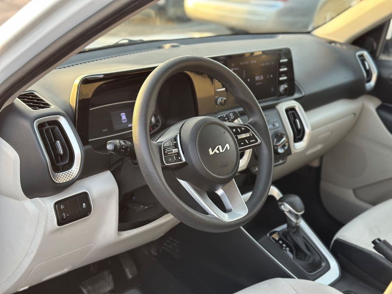 2023 Kia Sonet LX thumbnail 6