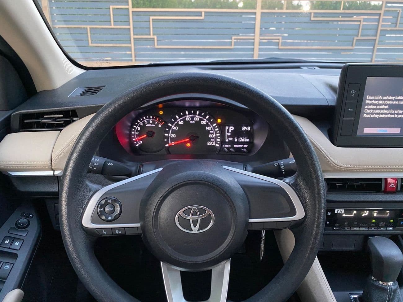 2023 Toyota Yaris E thumbnail 4