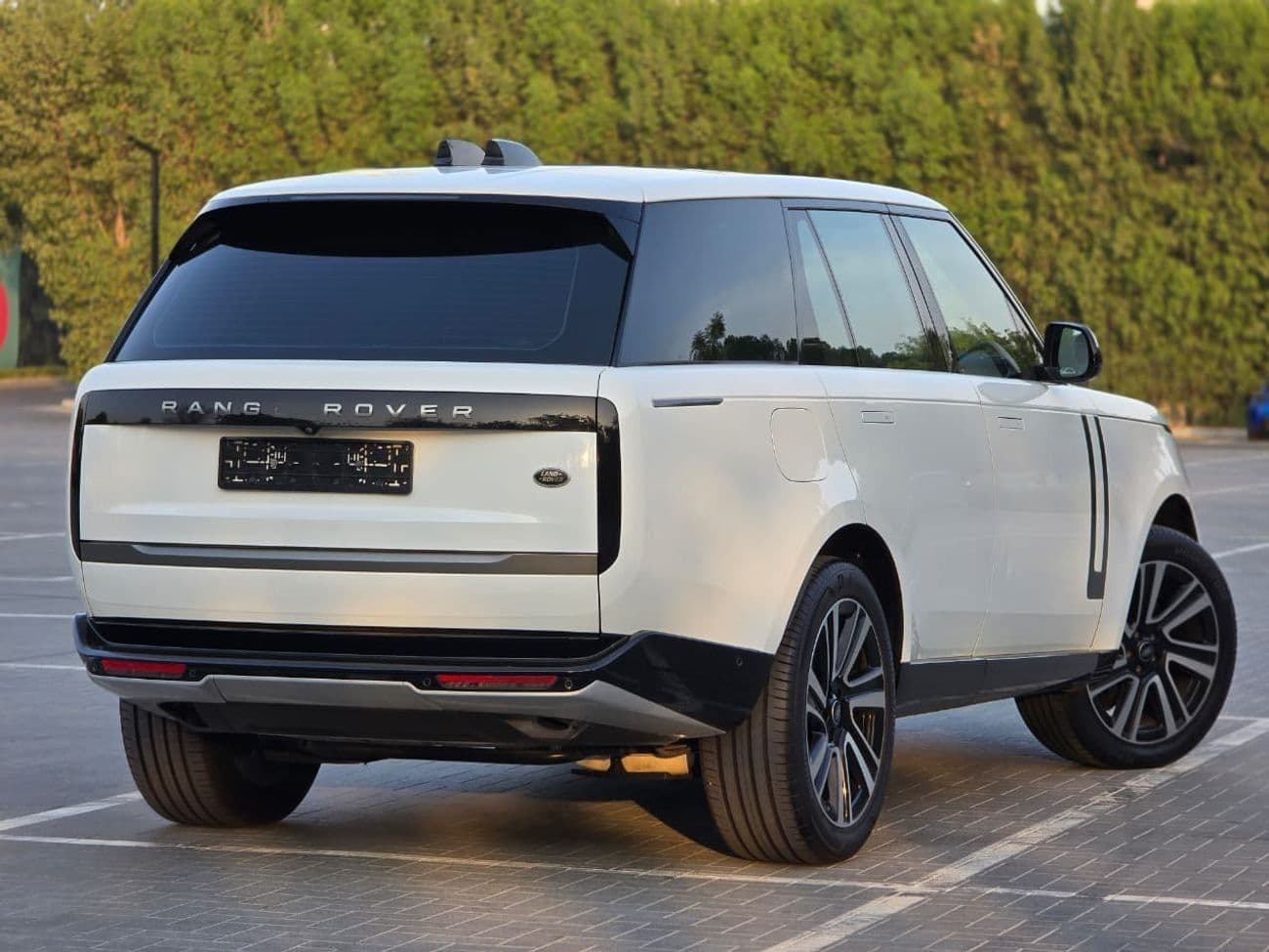 2023 Land Rover Range Rover SE P400 thumbnail 5