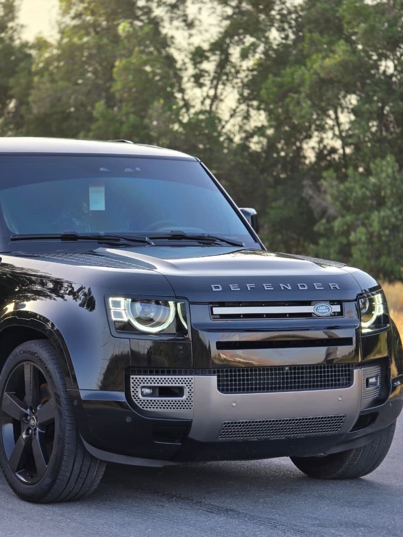 2025 Land Rover Defender 110 HSE P400 thumbnail 2