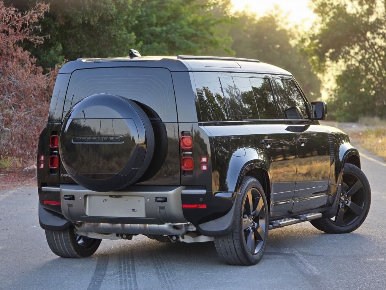2025 Land Rover Defender 110 HSE P400 thumbnail 4