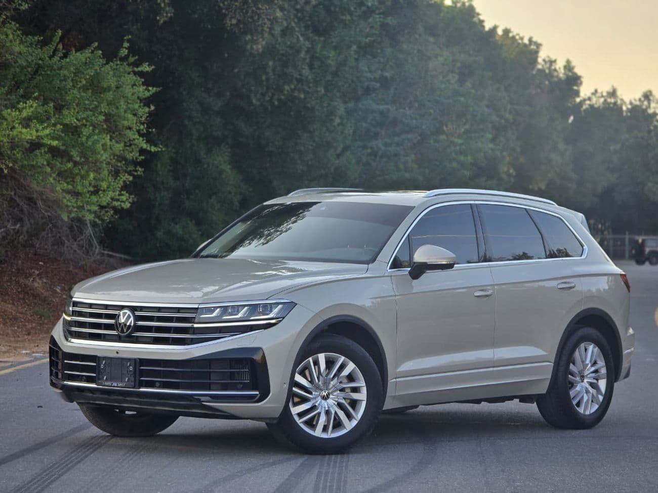 2024 Volkswagen Touareg ELEGANCE HL thumbnail 3