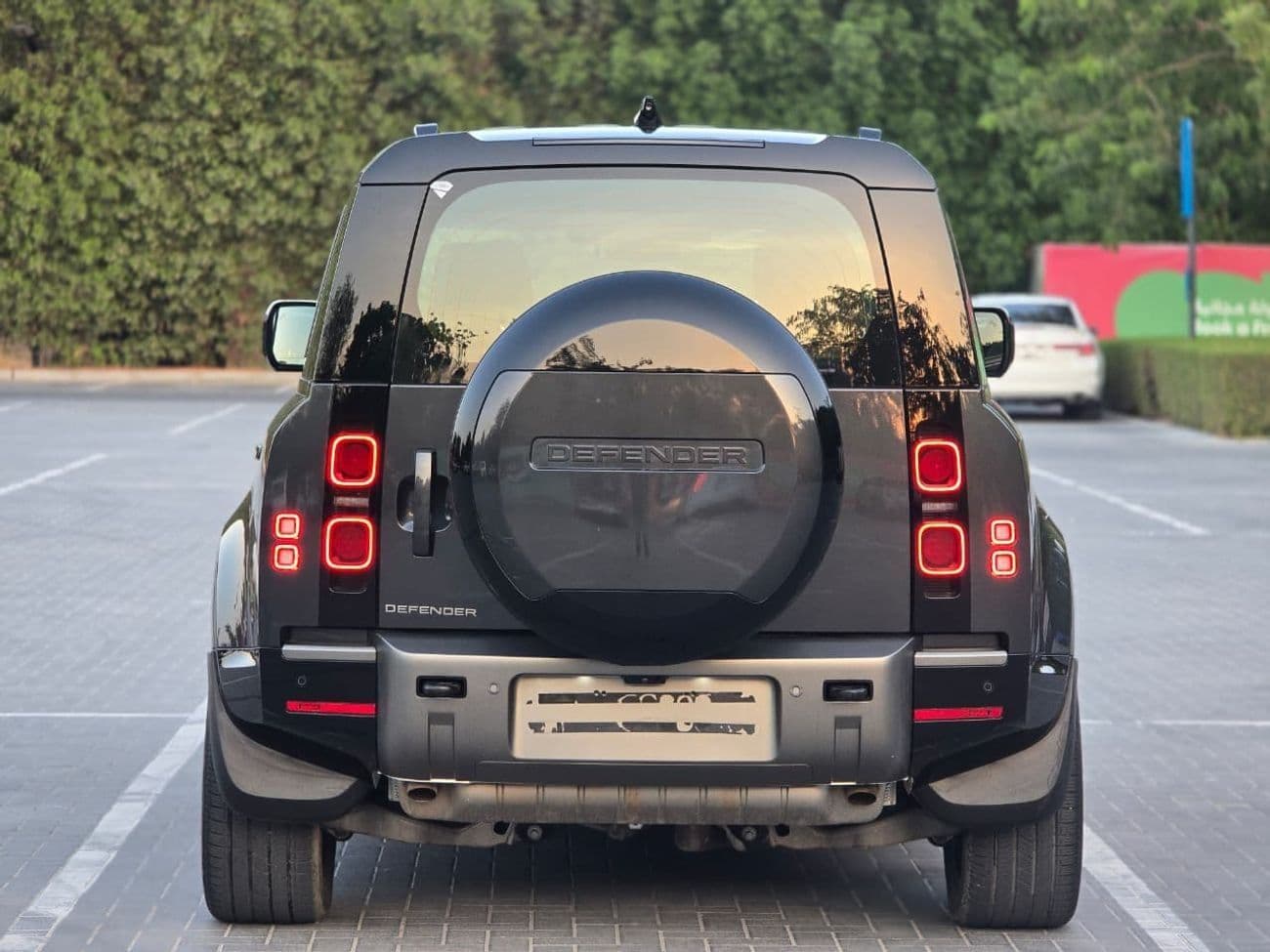 2025 Land Rover Defender 110 X DYNAMIC HSE P400 thumbnail 6