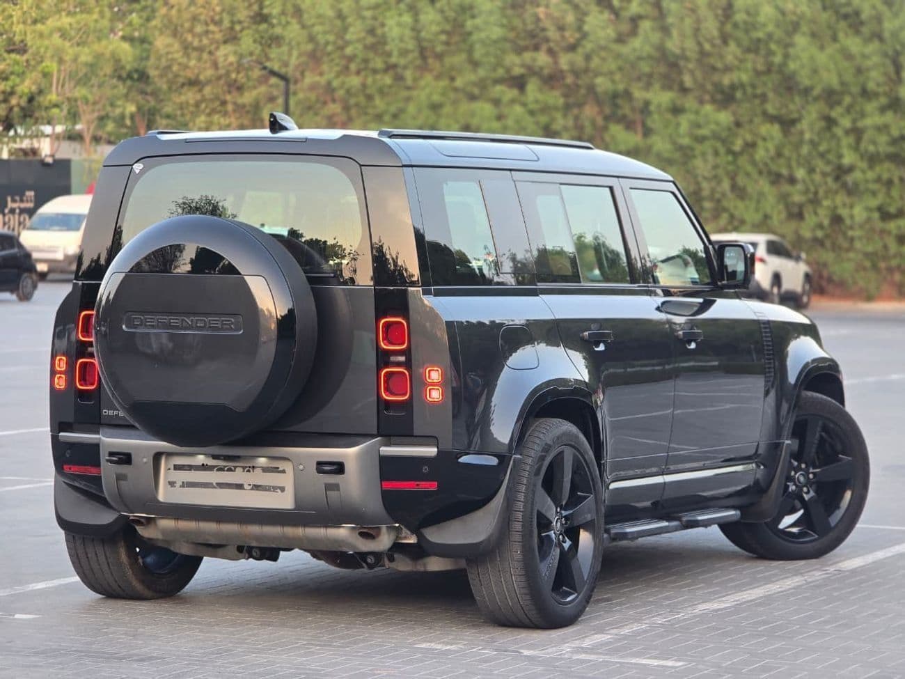 2025 Land Rover Defender 110 X DYNAMIC HSE P400 thumbnail 5