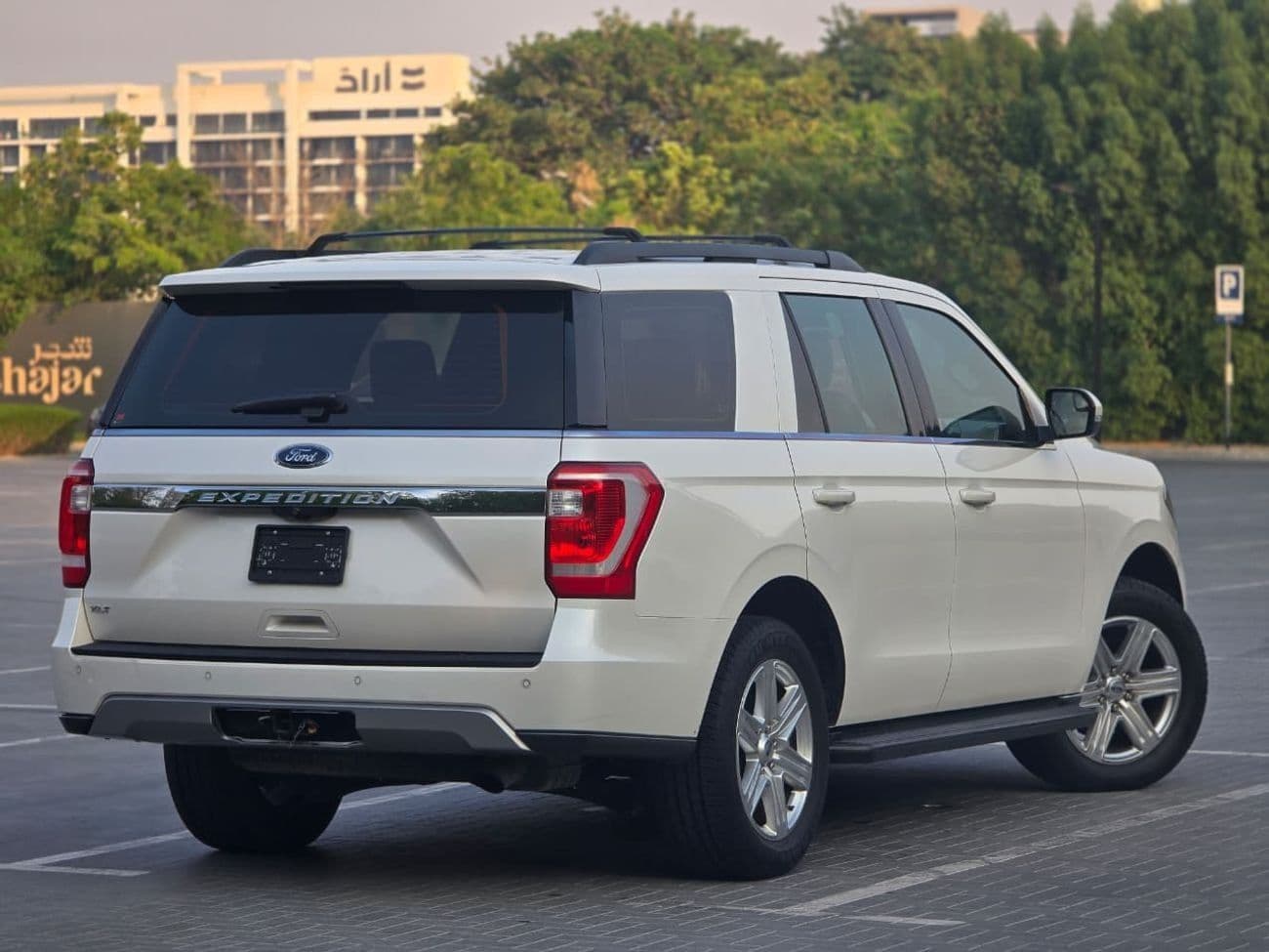 2018 Ford Expedition XLT LTH thumbnail 5
