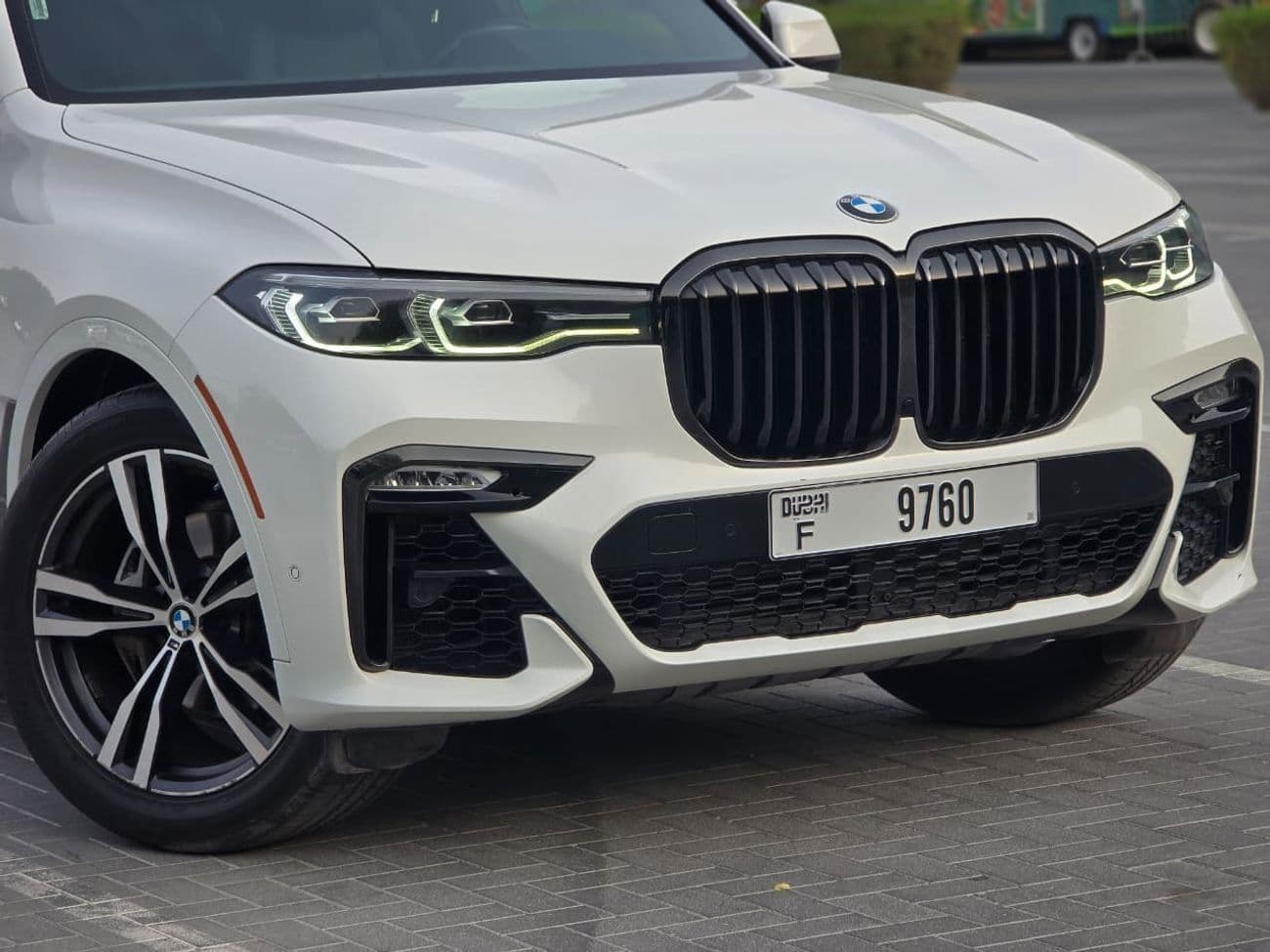2020 BMW X7 40i M SPORT thumbnail 4