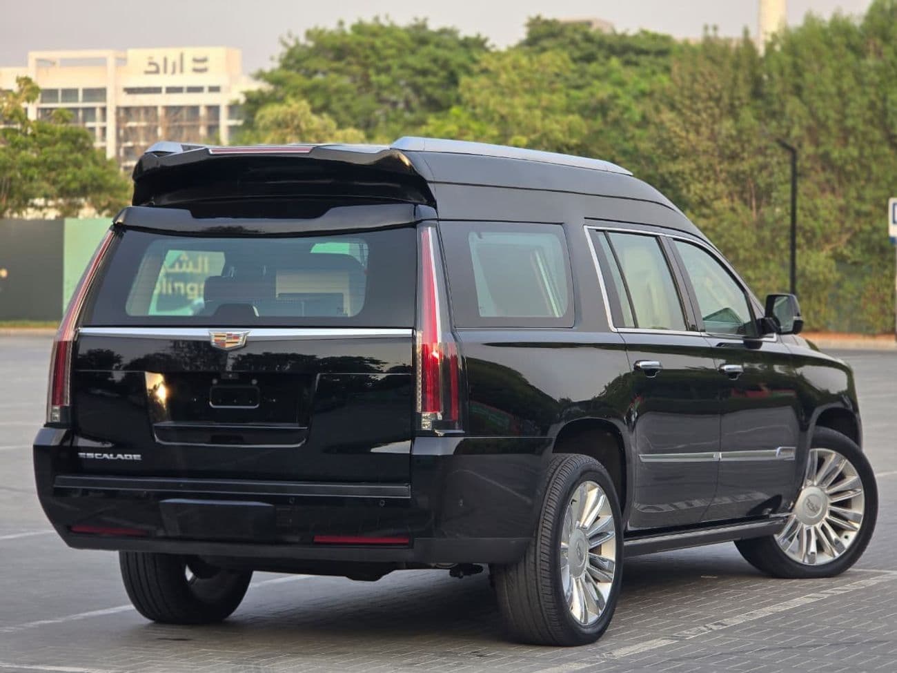 2018 Cadillac Escalade PLATINUM thumbnail 4