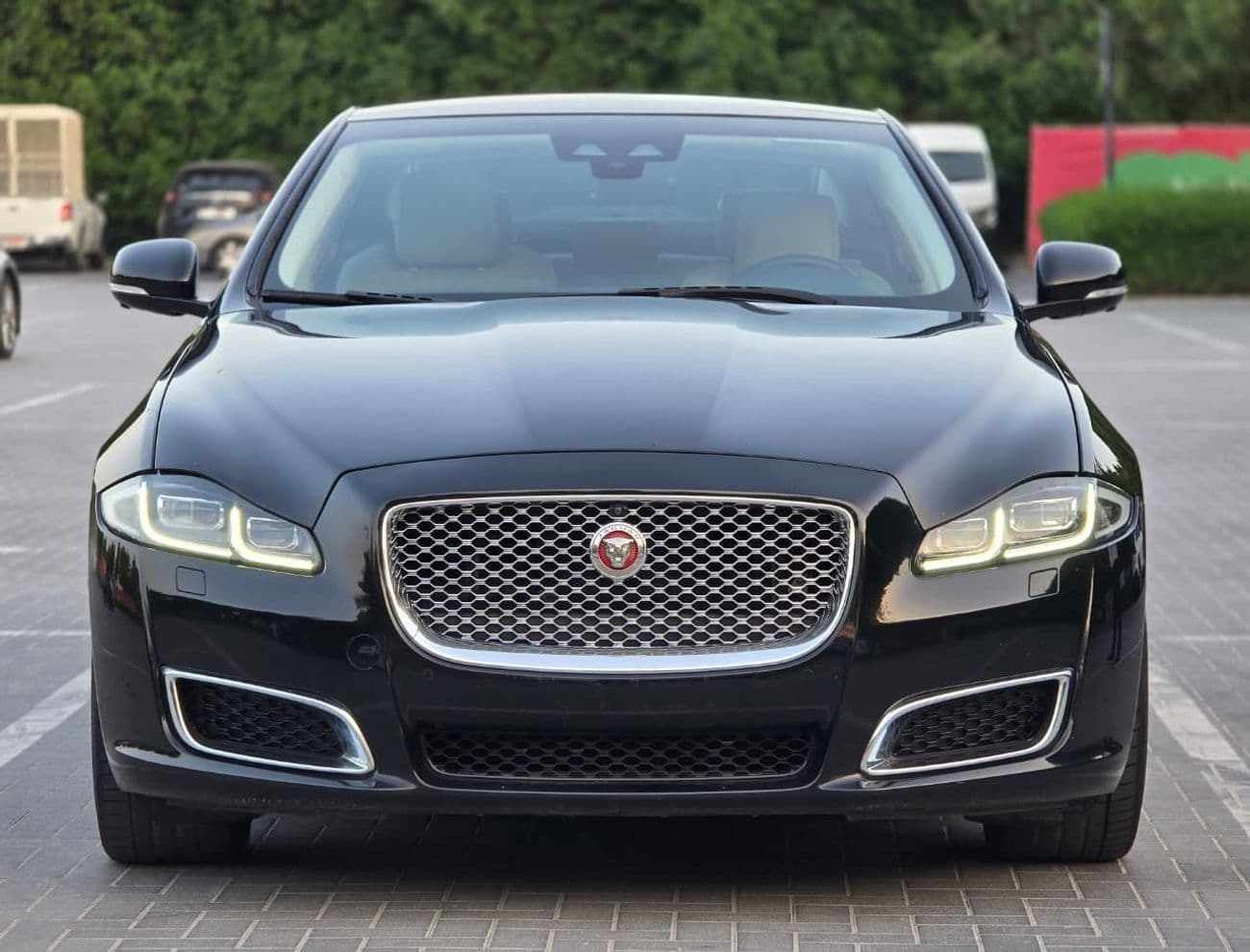 2019 Jaguar XJ 50 LWB thumbnail 2