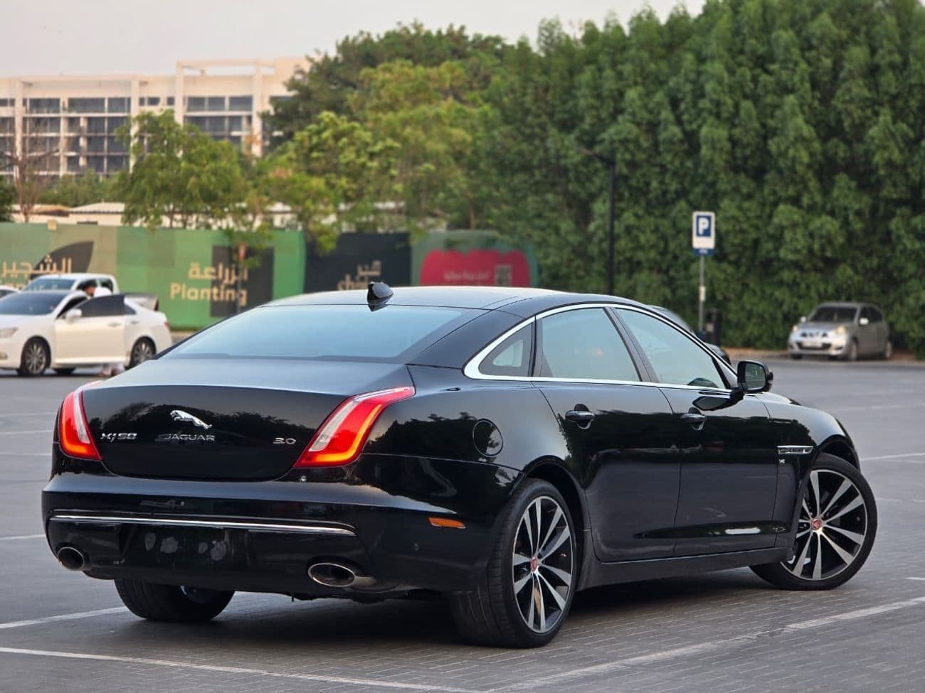 2019 Jaguar XJ 50 LWB thumbnail 7