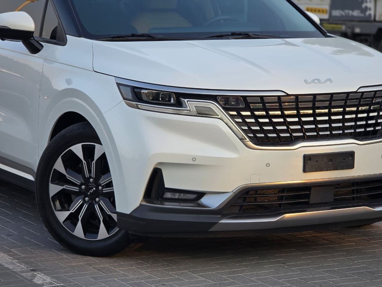 2023 Kia Carnival EX DLX thumbnail 4