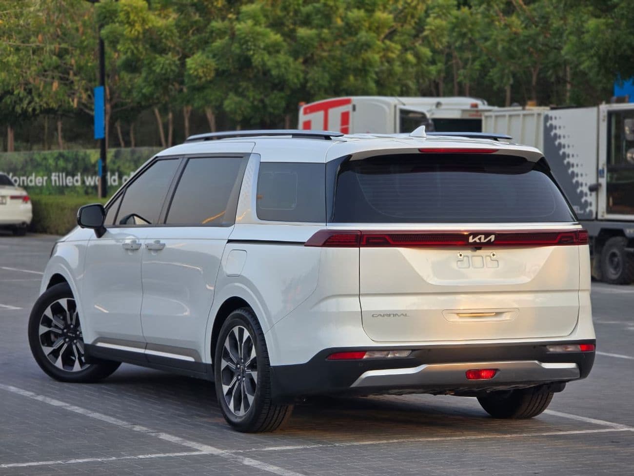 2023 Kia Carnival EX DLX thumbnail 5
