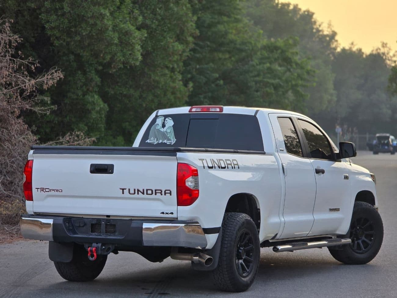 2017 Toyota Tundra STANDARD thumbnail 7