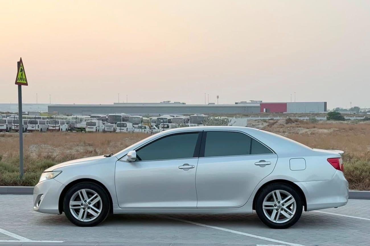 2015 Toyota Camry thumbnail 6