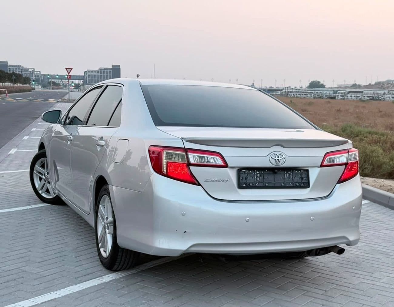 2015 Toyota Camry thumbnail 2